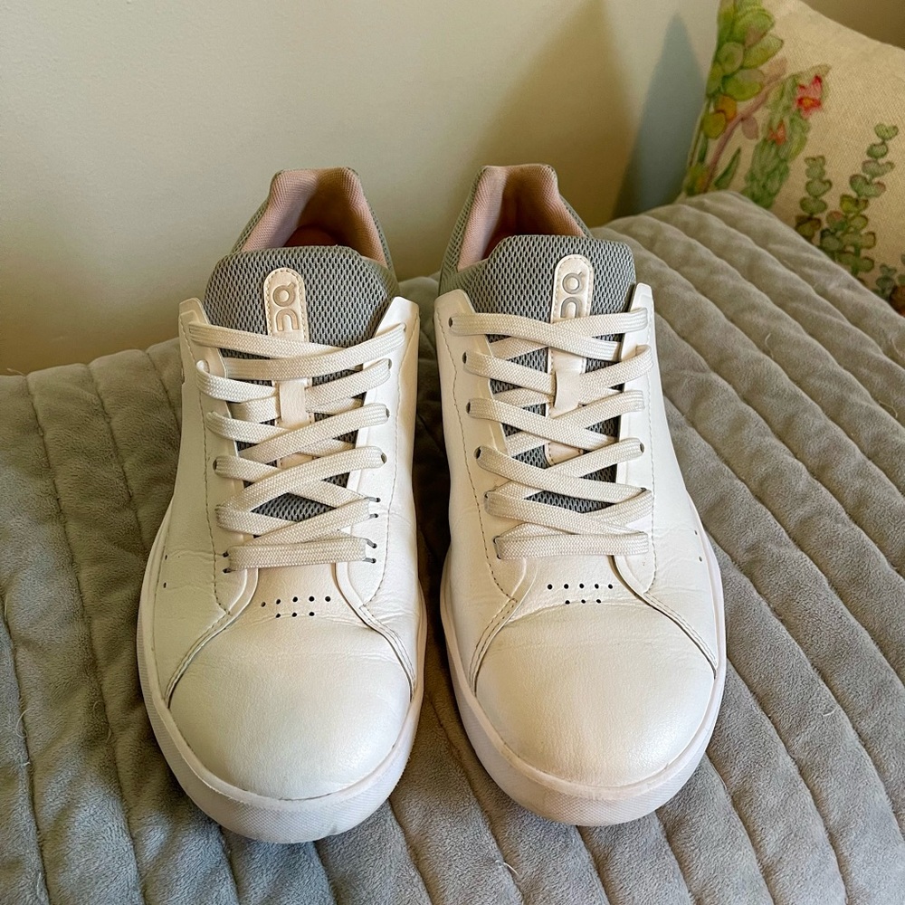 On Cloudtech Women’s The Roger Sneaker